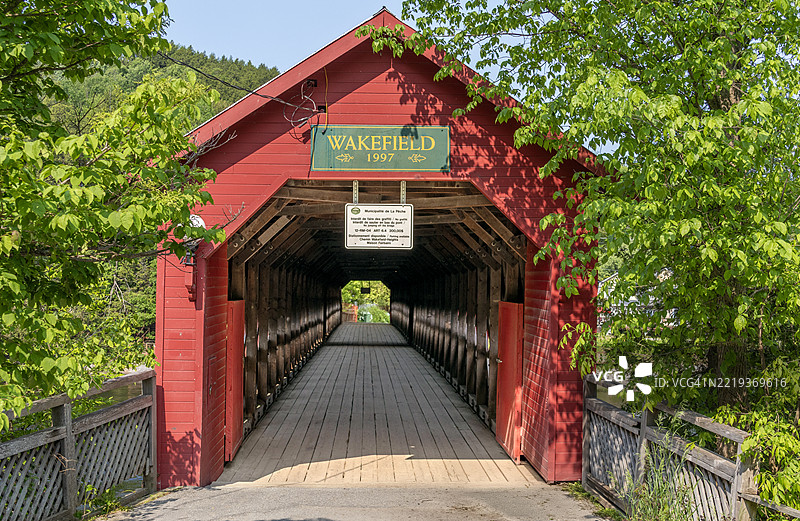 魁北克省韦克菲尔德的有盖桥图片素材