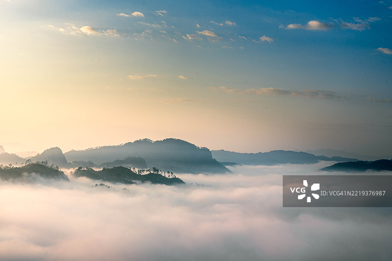 山上的雾气图片素材