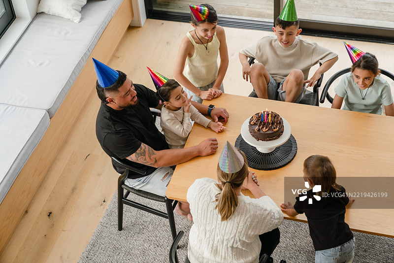 与最重要的人共度特别的一天。图片素材