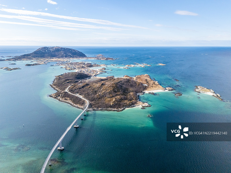 索马罗伊的风景海岸桥横跨碧蓝的海水图片素材