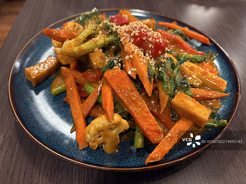 泰式沙爹豆腐和蔬菜图片素材