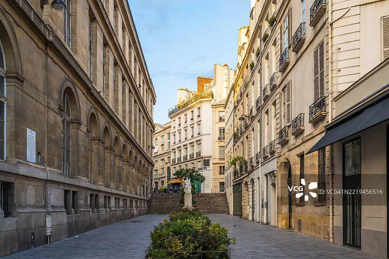 迷人的巴黎街道与历史建筑，法国巴黎图片素材