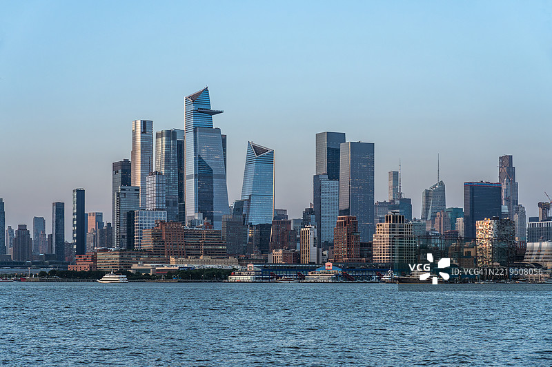 黄昏时分的哈德逊园区和曼哈顿西区图片素材