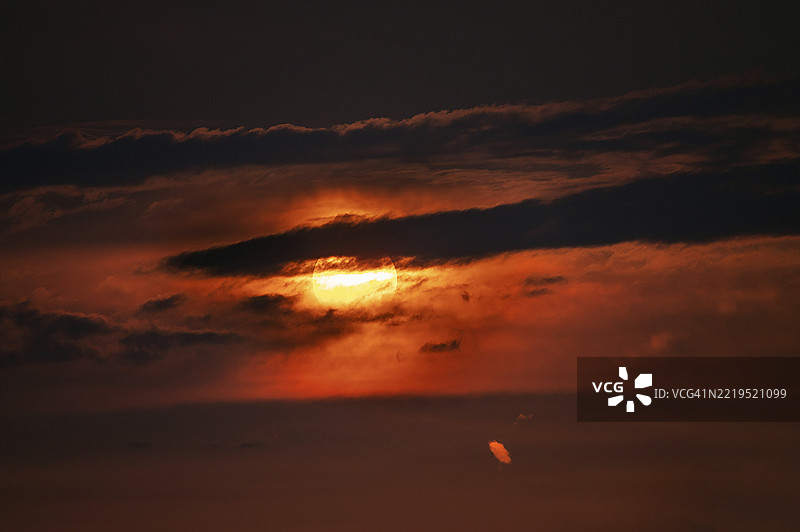 巴伐利亚，德国，欧洲的傍晚日落，雨云图片素材
