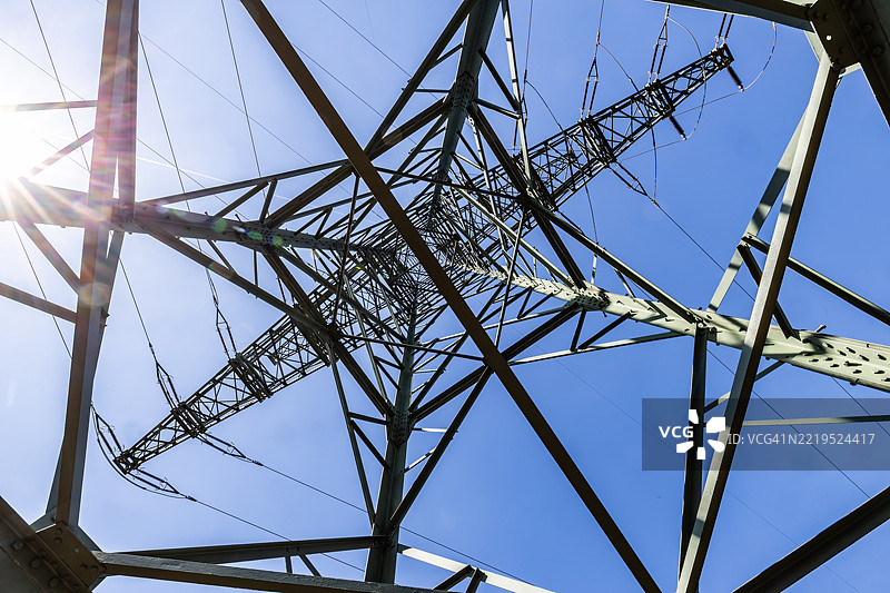高电力塔内部图片素材