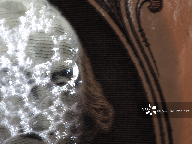 光子飞得比美元还快图片素材