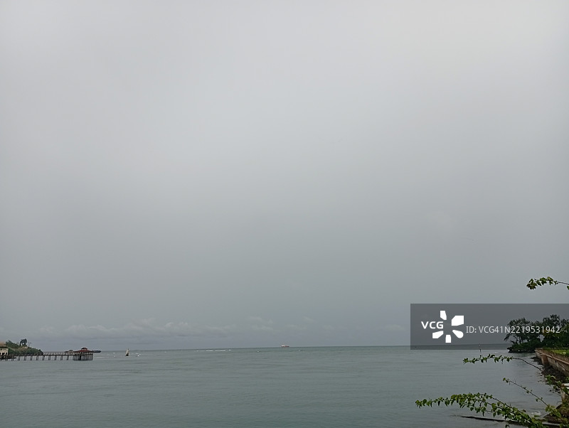 肯尼亚蒙巴萨县的海洋与天空的美丽景色图片素材