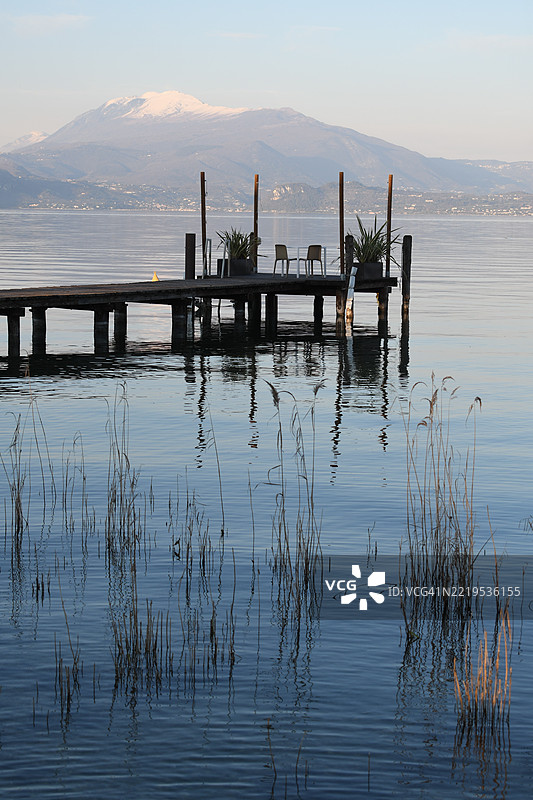 湖泊与天空的美丽景色图片素材