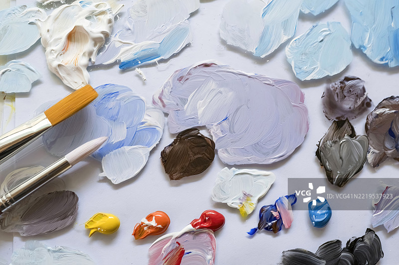 调色板、画笔和颜料样本，达勒姆，北卡罗来纳州，美国图片素材