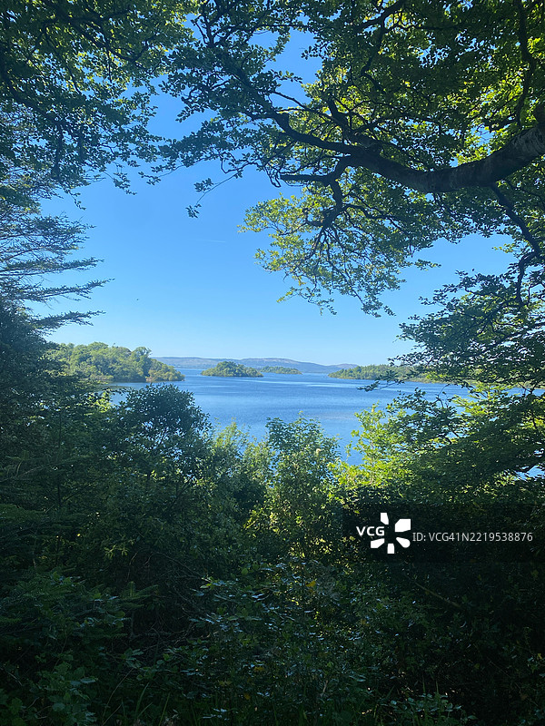 爱尔兰康的湖泊美景与天空相映成趣图片素材