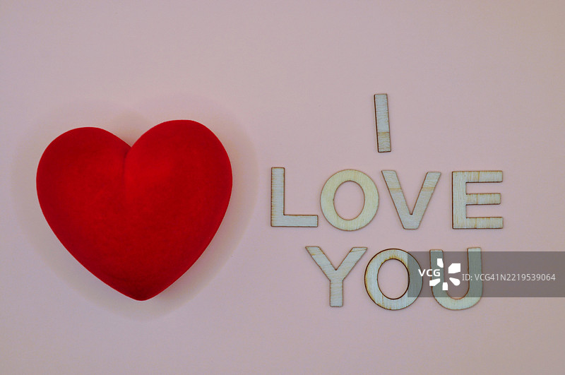 我爱你，写在戒指旁边图片素材