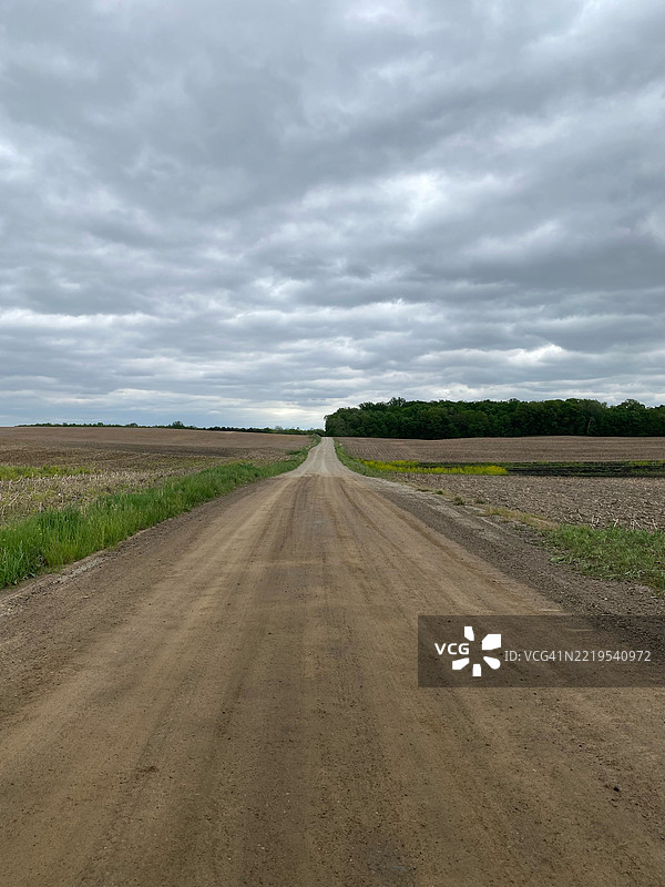 在美国印第安纳州肯德尔维尔的诺布尔县拍摄的乡村摄影，2025年5月图片素材