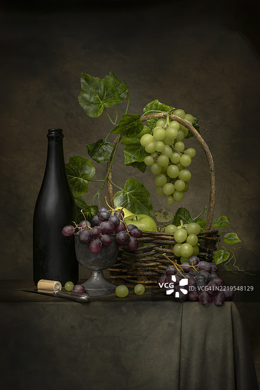 桌子上的葡萄特写图片素材