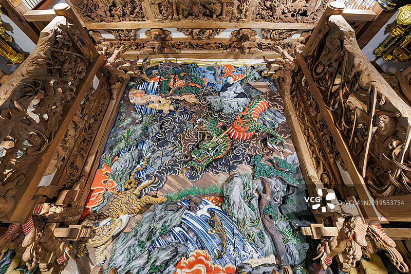 由禅宗大师道元雕刻的天花板雕塑，描绘了一只被制服的凶猛老虎。图片素材