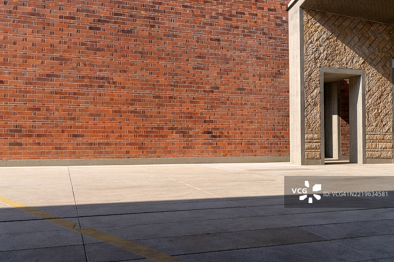 红砖墙与石材外立面和混凝土地面图片素材