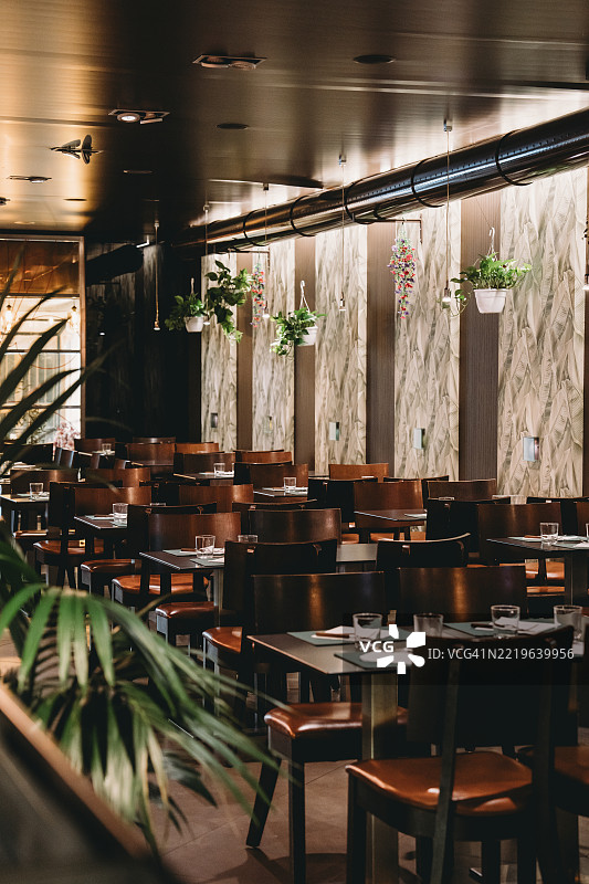 空荡荡的餐厅就餐区在等待顾客图片素材