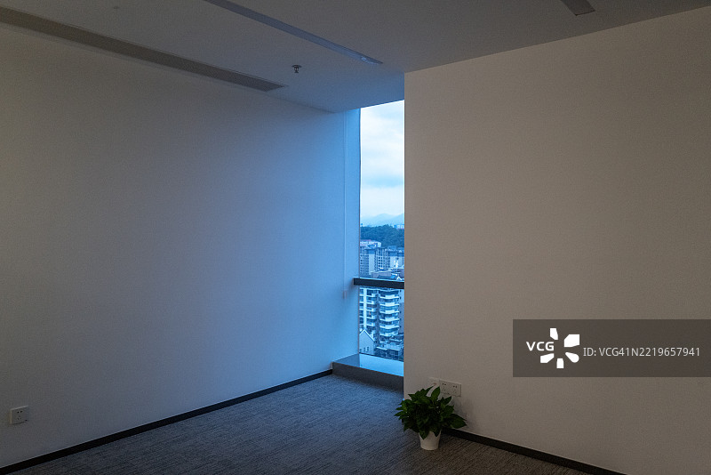 现代简约风格的室内设计，俯瞰城市景观图片素材