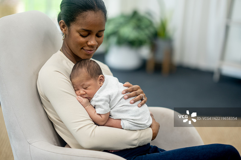 打嗝的宝宝图片素材