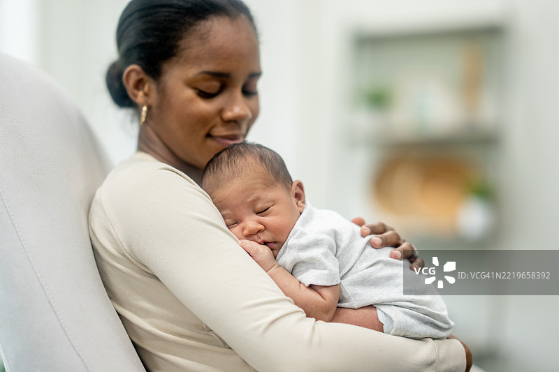 打嗝的宝宝图片素材