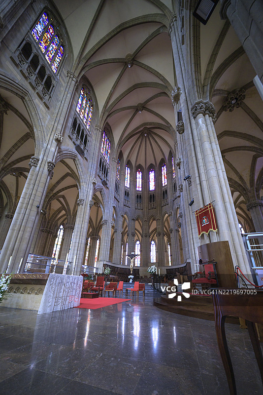 圣安东尼教堂的新哥特式后殿和祭坛图片素材