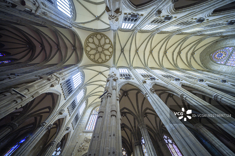 维多利亚圣安东尼奥教堂的高耸新哥特式内部图片素材