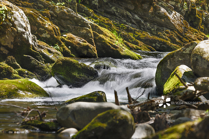 田纳西州皮金福治森林中的瀑布美景图片素材