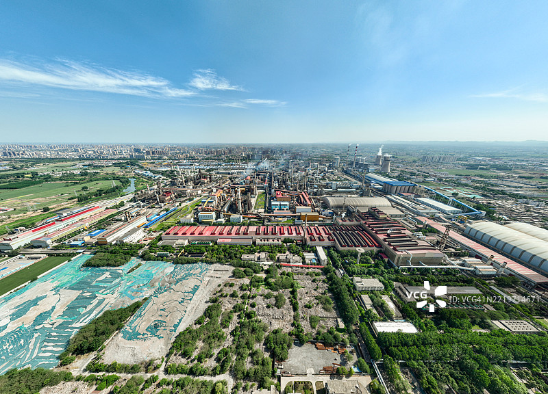 大型钢铁公司的航拍视图及钢铁制造车间建筑图片素材