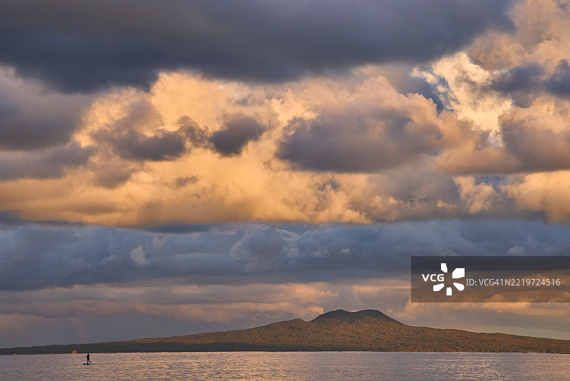 朗吉托托岛日落时分图片素材