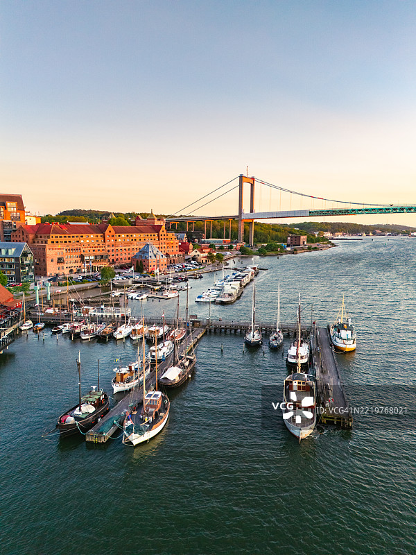 哥德堡市景与艾尔夫斯堡大桥在日落时分图片素材