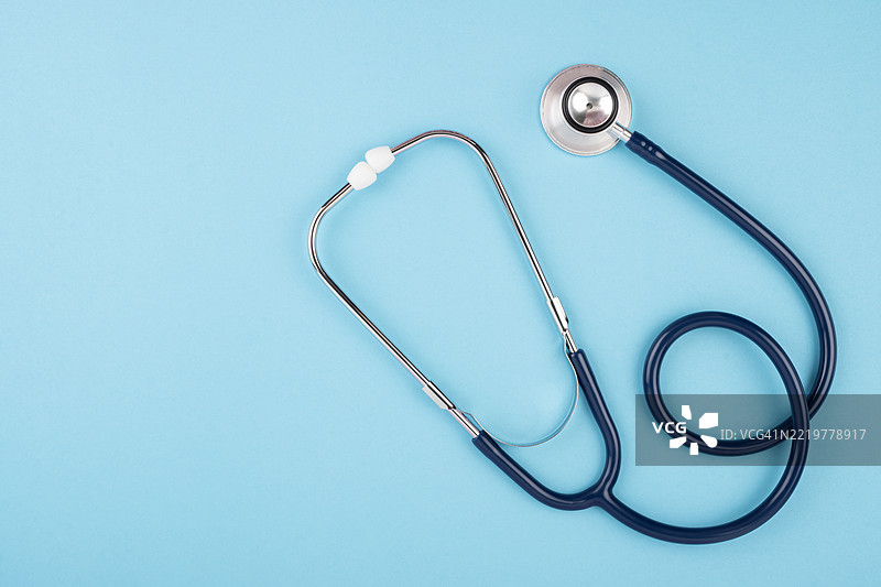 诊所桌面上的听诊器特写图片素材