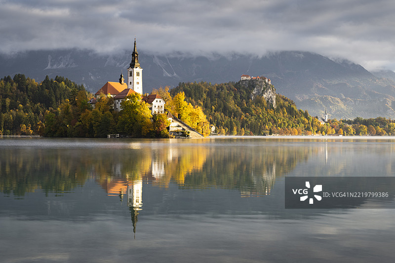 斯洛文尼亚布莱德湖的教堂图片素材