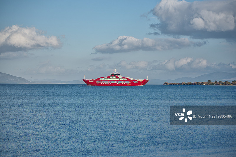 Tsokos Ferries 船只从希腊的奥罗波斯驶向埃雷特里亚 - 2022年6月图片素材