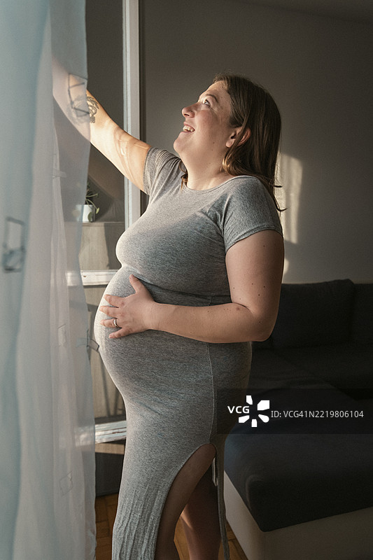 让阳光透入客厅图片素材