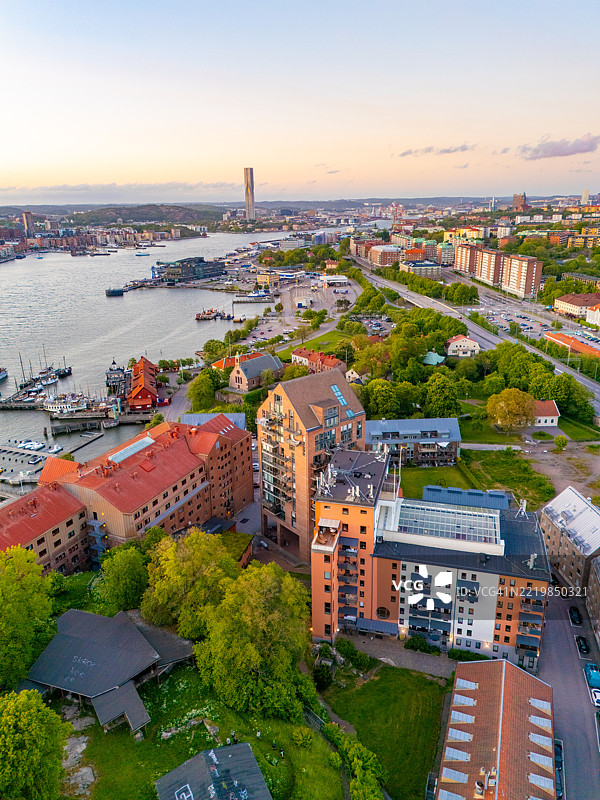 瑞典哥德堡日落时分的天际线，展现建筑物。图片素材