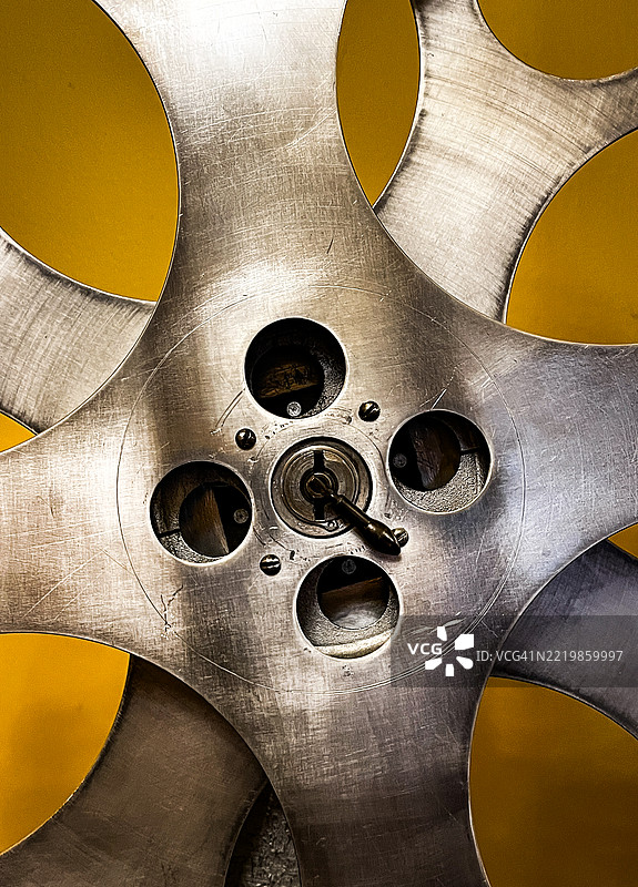 电影院中的电影胶卷部分图片素材