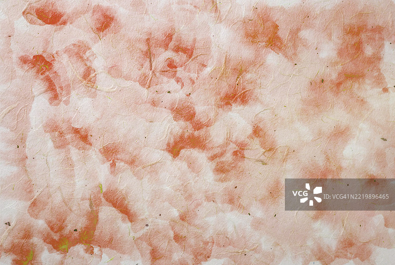 手工回收的桑树纸水彩画背景。图片素材