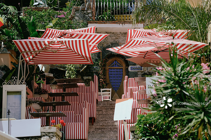 带红白条纹的户外家具 - 地中海设计图片素材