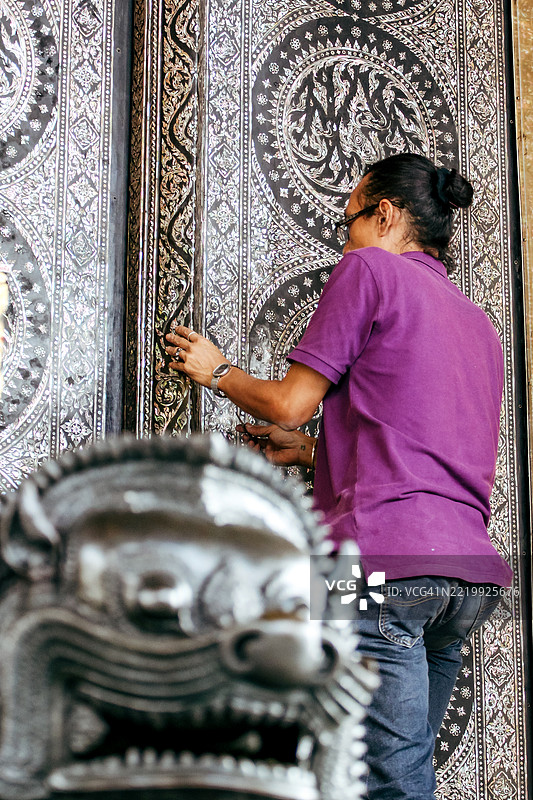 曼谷大皇宫建筑群的文化遗产修复专家图片素材