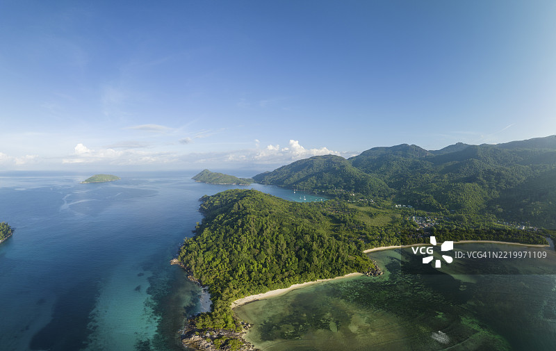 空中视角，塞舌尔，马埃岛，格劳港和拉奈港海滩，格劳港，塞舌尔图片素材