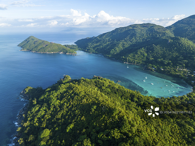 空中视角，塞舌尔，马埃岛，格劳港和拉奈港海滩，格劳港，塞舌尔图片素材