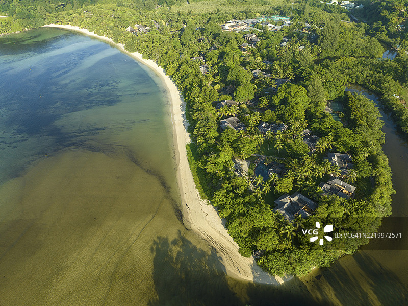 空中视角，塞舌尔，马埃岛，格劳港和拉奈港海滩，格劳港，塞舌尔图片素材