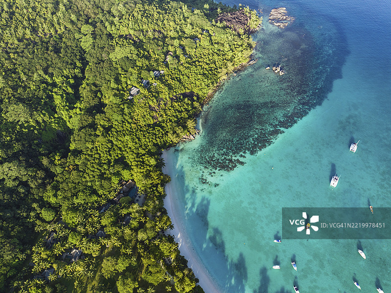 空中视角，塞舌尔，马埃岛，格劳港和拉奈港海滩，格劳港，塞舌尔图片素材