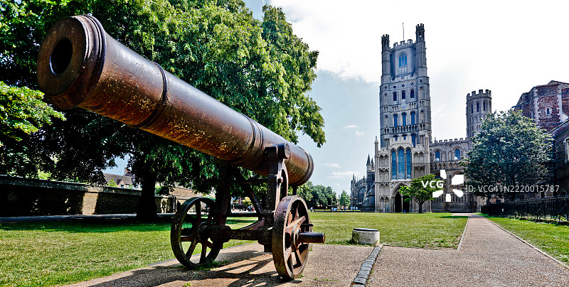 伊利大教堂外的俄罗斯大炮图片素材