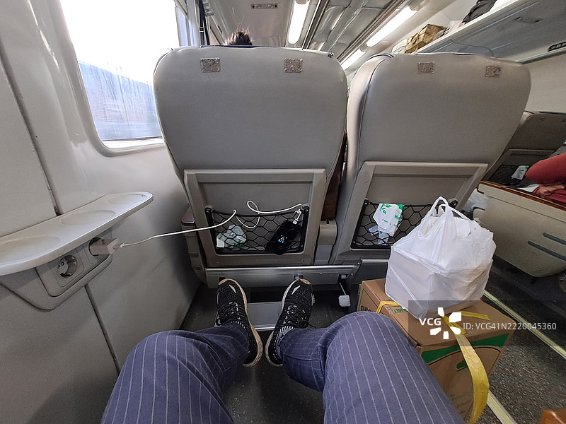 火车旅程中的乘客视角图片素材