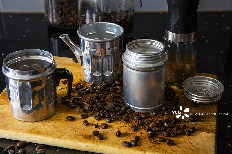 使用库库姆巴（Neapolitan flip coffee pot）制作咖啡图片素材