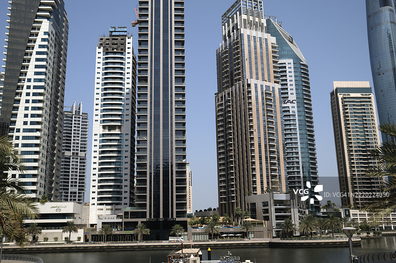 现代建筑，迪拜摩天大楼与迪拜码头，阿拉伯联合酋长国迪拜图片素材