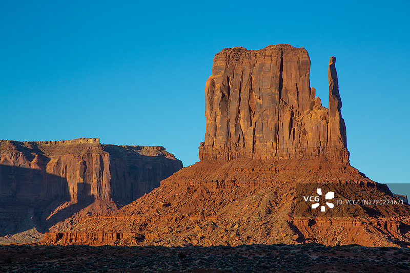 西手套山，纪念谷纳瓦霍部落公园，美国犹他州图片素材