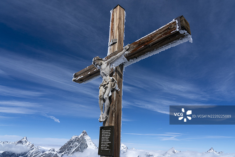 带有马特洪峰背景的十字架，采尔马特，瓦莱州，瑞士图片素材