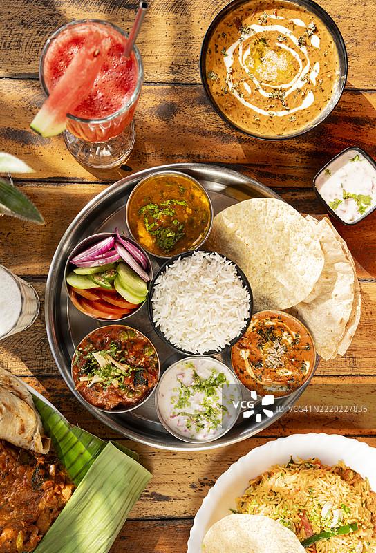 蔬菜拼盘，香蕉叶包鱼，香饭，扁豆，瓦尔卡拉，食物，咖喱，西瓜汁，喀拉拉邦，印度图片素材