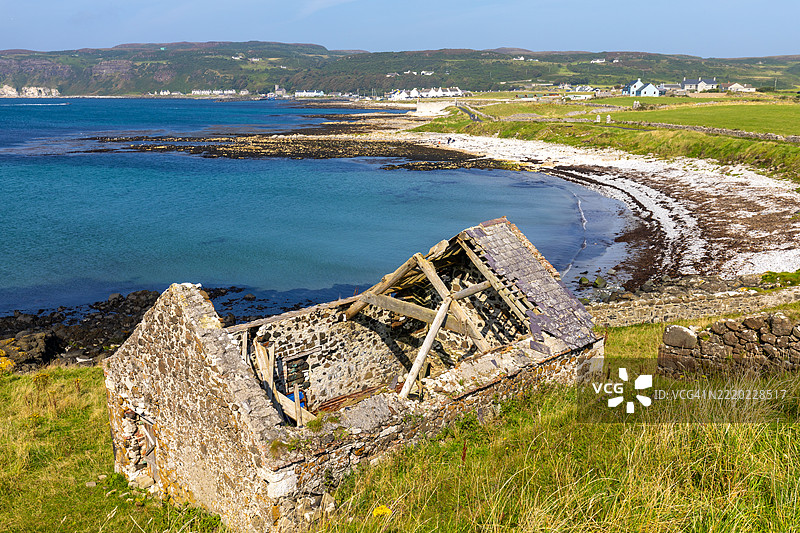 废弃的石头小屋，拉斯林岛，安特里姆郡，阿尔斯特，北爱尔兰，联合王国图片素材